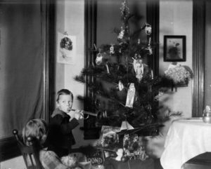 Cary and Everetta Bass with their Christmas tree in Montello, Wisconsin in 1902.