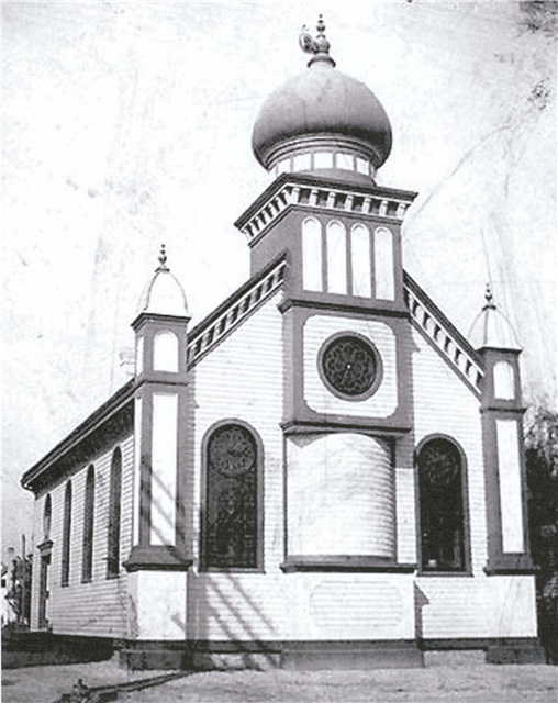 Adas Israel synagogue, or the White Shul, at the corner of North 13th St. and Carl Ave., Sheboygan, Wisconsin, c. 1910. (Courtesy of the Sheboygan County Historical Research Center and Wisconsin 101)